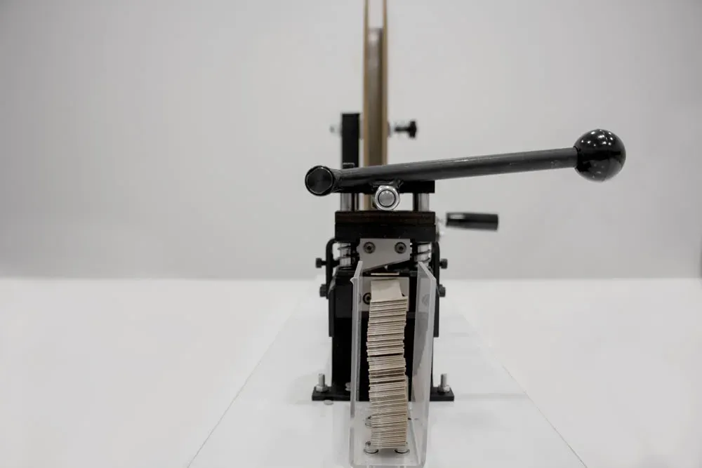 Machine à échantillon