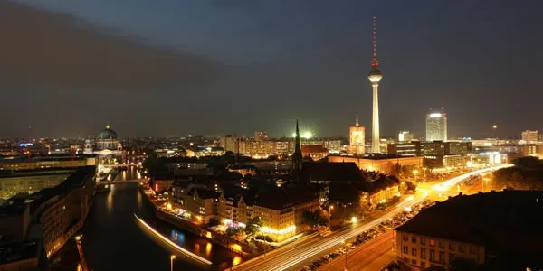 Traveler of Lost City: Berlin at Night