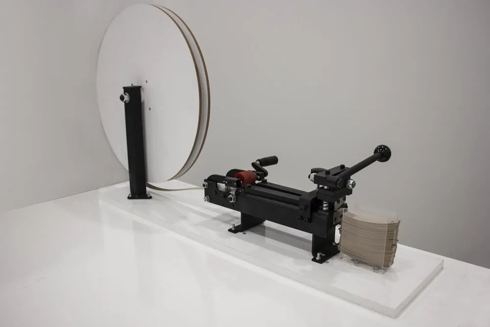 Machine à échantillon