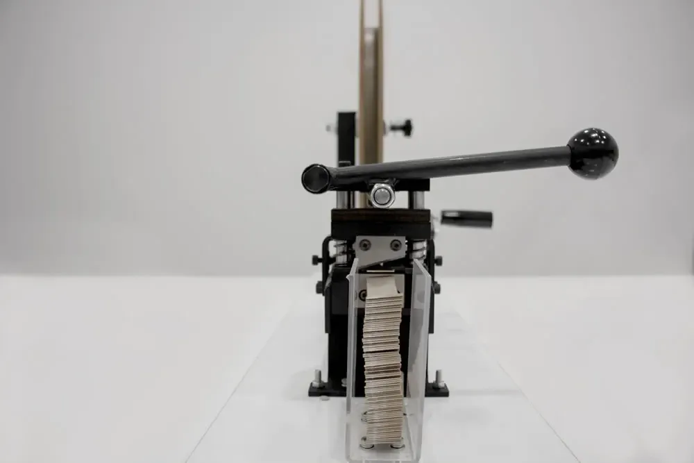 Machine à échantillon
